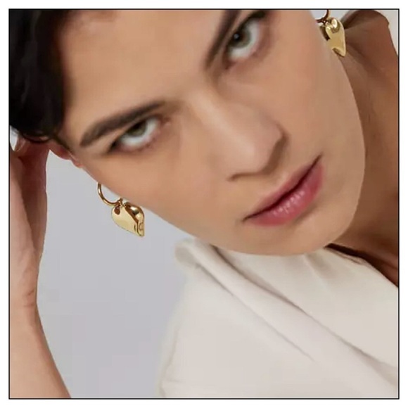 NEW 18K Gold 3D Heart Earrings - Picture 4 of 5